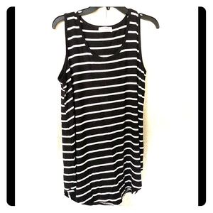 Black & white sleeveless striped tunic